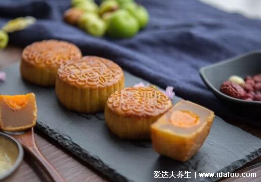 中秋节必吃的传统食物，中秋节典型美食除了月饼还有桂花酒