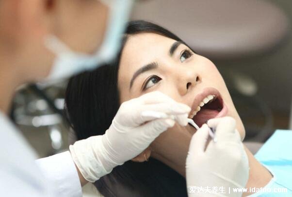 洗牙对牙齿有伤害吗，为什么正常人千万不要洗牙