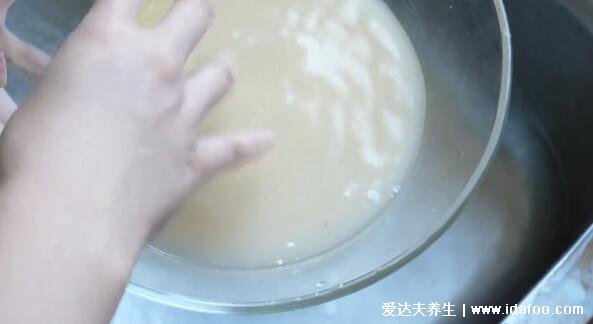 小米粥怎么煮好吃又营养做法，正确4步煮粘稠小米粥(要热水煮)