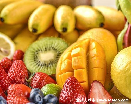 便秘最怕9种水果，没熟透的香蕉会导致便秘(草莓也能防肠癌)
