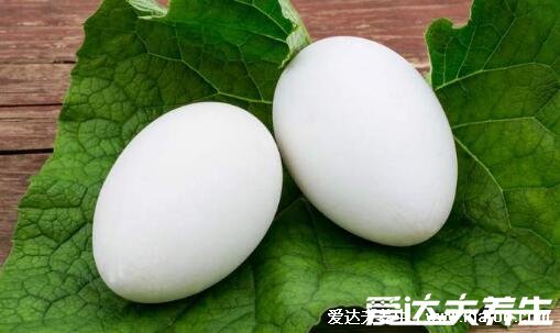 三种人不宜吃鹅蛋，痛风/腹泻/蛋白质过敏者不要吃(附鹅蛋好吃做法)