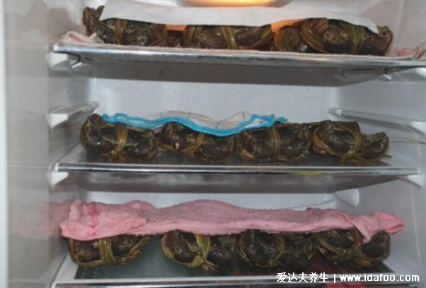 活螃蟹直接冷冻还是煮熟冷冻，直接冷冻可保存3个月不变质
