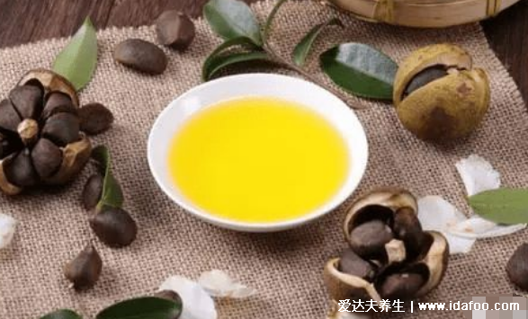 茶油的作用与功效用法，外用美白祛斑是天然的护肤油