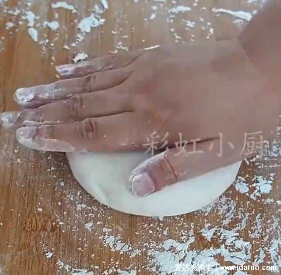 糯米粉可以做什么好吃的简单方便，糯米饼只需三种调料(附视频)