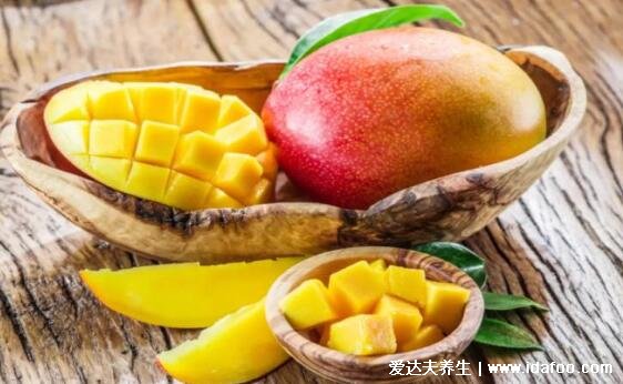 吃芒果的7大禁忌，不宜过量食用对肝脏不好(芒果不能和什么一起吃)