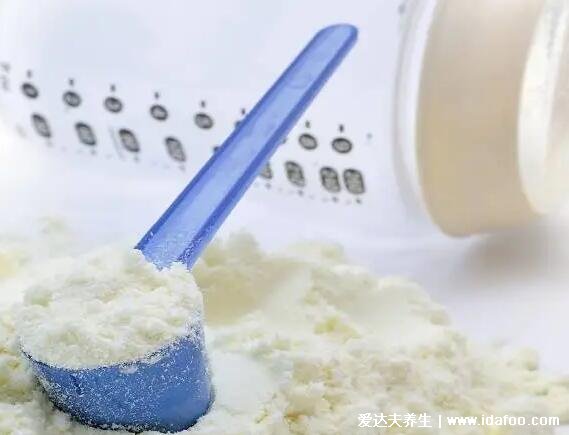 调制乳粉和奶粉的区别，乳粉可以给老人小孩喝/配方奶粉是给婴儿