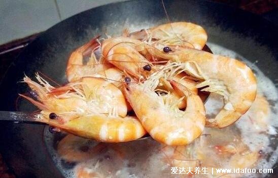 虾煮几分钟就熟了，一般5分钟/小虾时间短(虾和7种食物不能一起吃)