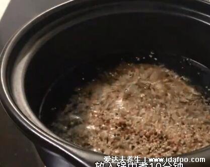 藜麦的正确吃法，宝宝辅食藜麦鸡蛋饼(附视频做法)