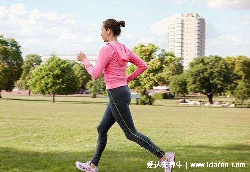 跑步多久才能起到减肥的作用，要跑30分钟左右(附跑步减肥的最佳时间)
