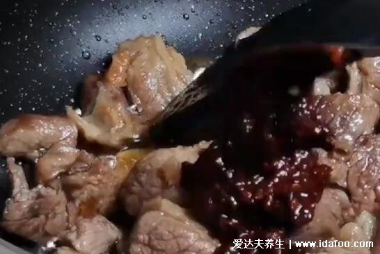 煮牛肉放什么调料，煮牛肉的正确做法(土豆炖牛肉视频做法)