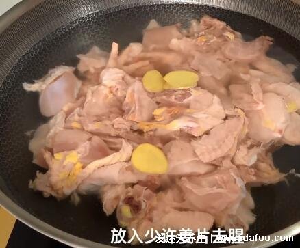 炖鸡汤放什么材料好吃，手把手教你放调料(附炖鸡汤的做法视频)    