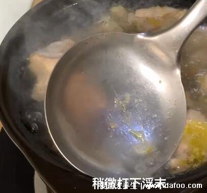 炖鸡汤放什么材料好吃，手把手教你放调料(附炖鸡汤的做法视频)    