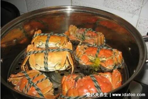 蒸螃蟹是冷水下锅还是热水下锅，冷水/完整性好(壳朝下以免流失蟹黄)  