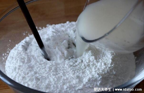 一斤面粉放多少酵母，可以放5克酵母粉(附酵母粉发面的做法)