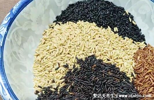 糙米怎么吃，试试五色糙米的做法(注意糙米和水比例1：1.2)