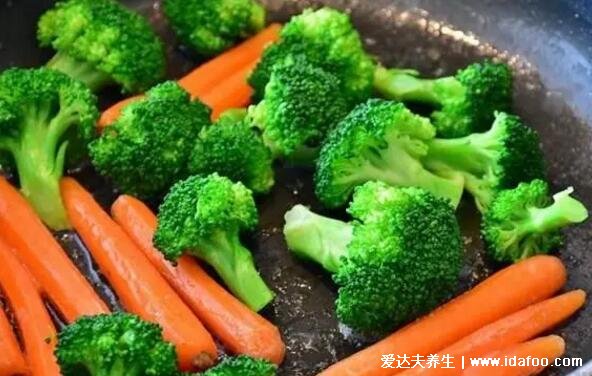 胡萝卜怎么吃最有营养，生吃最浪费建议煮熟或者和肉一起炖