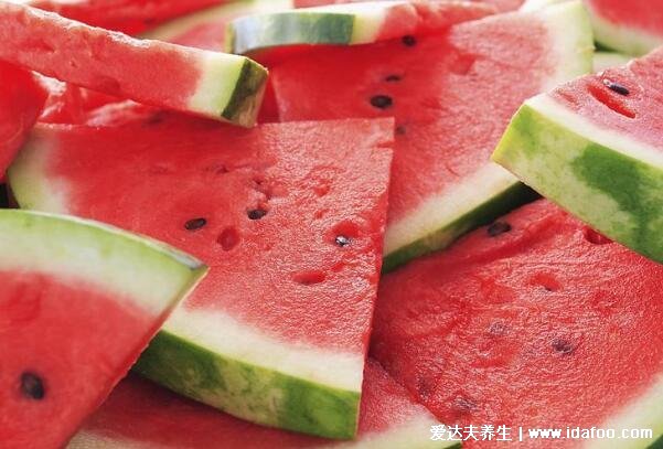 西瓜是热性还是凉性，是凉性水果但是脾胃虚弱少吃加重肠胃负担