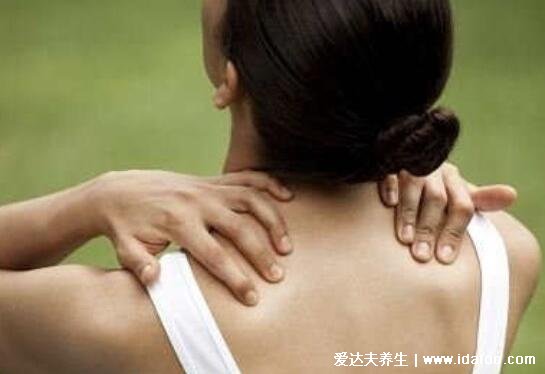 注意后背疼的原因，5个疾病会引起后背疼(警惕风湿病以及心脏问题)