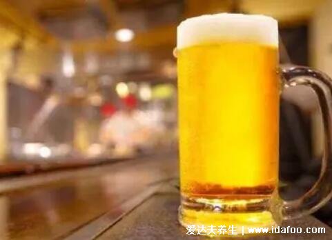 过期啤酒能喝吗，不能喝危害身体健康小心中毒(但是也有用途)