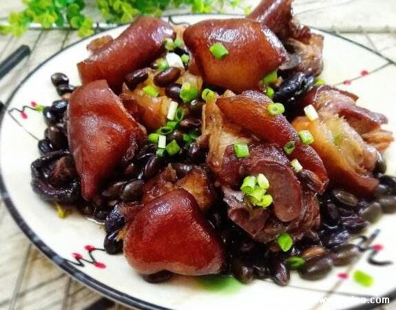 黑豆怎么吃最好，4种黑豆的吃法包括豆浆以及煮粥(注意禁忌)