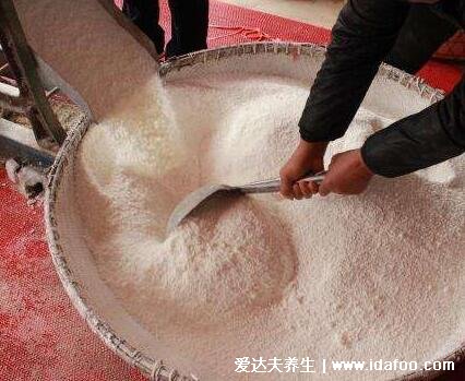 年糕是什么做的，中国年糕主要原料是糯米/国年糕是大米制作