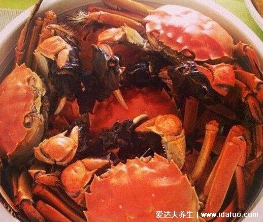 大闸蟹母蟹和公蟹哪个好，爱吃蟹黄就在九月吃母蟹(蟹黄母蟹独有)