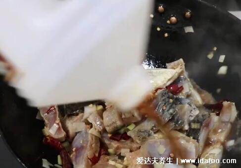 腊鱼怎么做好吃，没试过红烧腊鱼可以试试有视频步骤(附腊肉做法)