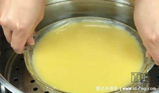 鸡蛋羹怎么蒸出来又嫩又滑，注意蛋水比例1:2(视频步骤及技巧)
