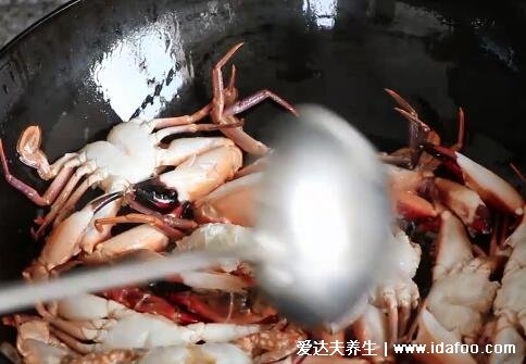 螃蟹怎么做好吃又简单方便，试试家常葱姜炒螃蟹(附视频及详细步骤)