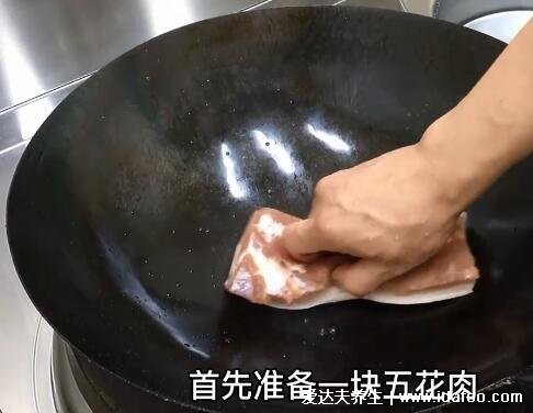 土豆红烧肉的做法，30分钟即可出锅的简单做法(懒人速看有视频) 
