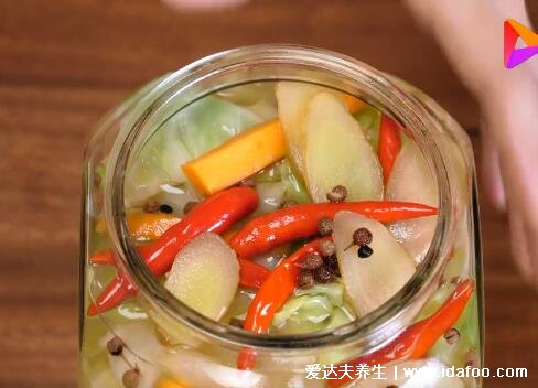 泡菜的制作方法，在家用卷心菜简单四步教你做出来(附视频步骤)