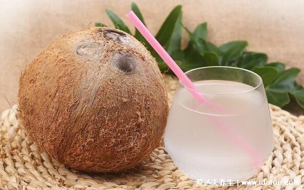 椰子汁的功效与作用禁忌，降三高等6大功效(八类人不宜饮用)