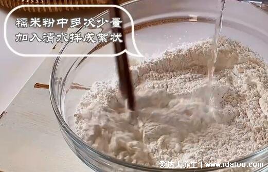 米酒汤圆的做法，从糯米粉做小汤圆开始(煮制过程视频及步骤)
