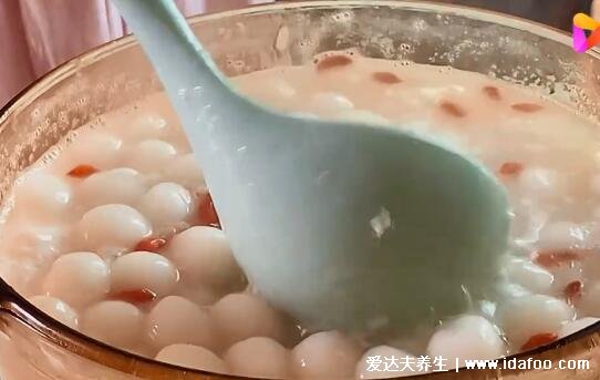 米酒汤圆的做法，从糯米粉做小汤圆开始(煮制过程视频及步骤)
