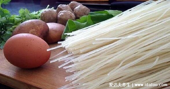 米线是什么做的原料有什么，米线是大米做的(是中华传统风味小吃)