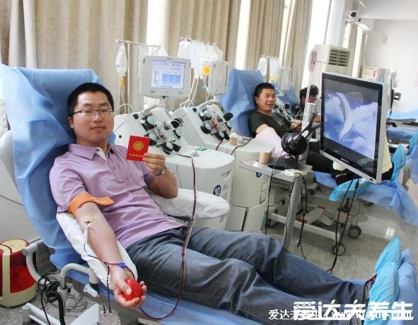 献血对身体有什么好处和坏处，可助于了解身体状况且助于骨骼造血