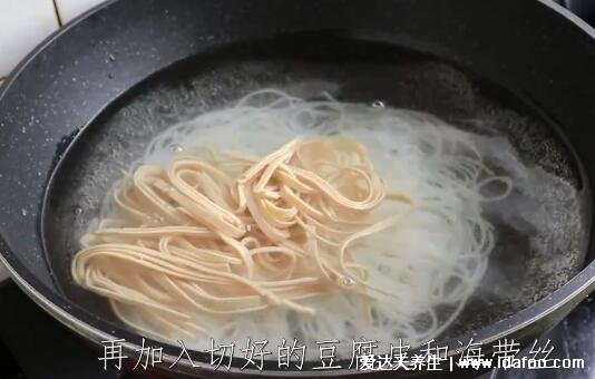 米线怎么做好吃，试试麻辣米线有肉酱及底料调配方法(视频及详细步骤)