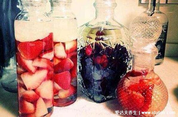 草莓酒的家庭酿制方法视频，手把手教你做果香四溢的草莓酒
