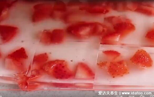 白凉粉制作果冻的方法视频，家庭版水果果冻的简易做法