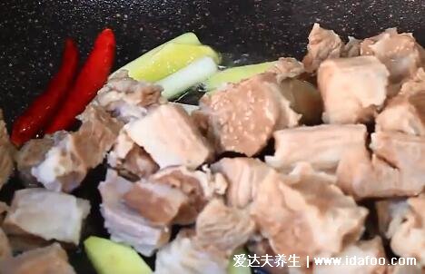 驴肉怎么炖好吃又烂，土豆红烧驴肉好吃没有腥味(附视频做法)