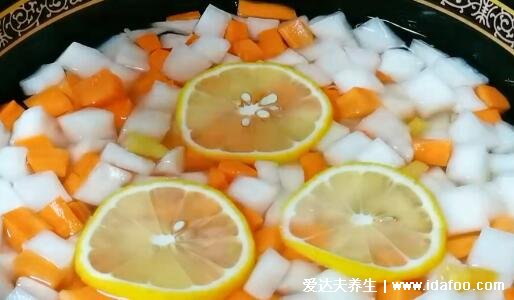 泡萝卜怎么做才好吃而且脆酸甜，加入柠檬片6个简单步骤(视频) 