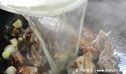 鹅肉怎么样做比较好吃，全程小火煮红烧鹅肉(6个步骤附视频)