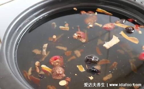 酸梅汤制作方法与材料配方，用铁锅做难怪不好喝(8种原料比例)