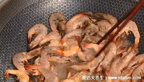 油焖大虾的做法家常，6个步骤图解教你大虾怎么做好吃(备料汁)   
