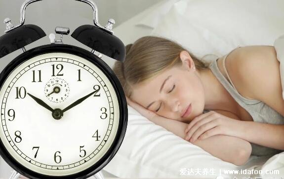 专家建议晚上10点到11点睡觉，判断自己的睡眠是否健康