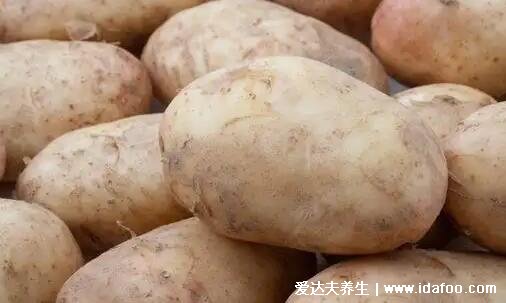 土豆怎么保存不发绿不长牙，4个土豆最简单的保存方法(小苏打)
