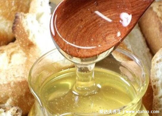 喝蜂蜜水的4大禁忌，蜂蜜不能和什么同食（和韭菜会腹泻）