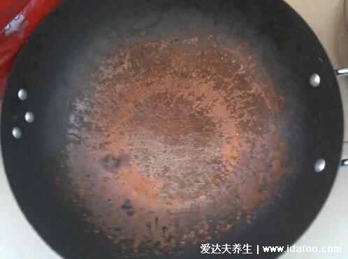 铁锅生锈怎么处理永不生锈，白醋法/淘米水法/梨皮法等5个方法