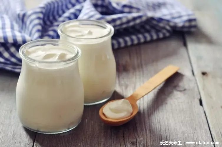 酸奶是比牛奶营养更好的奶，口感好易吸收。