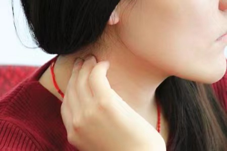 颈部若出现3种异常表现可能是癌症在靠近